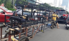 Tin tức tai nạn giao thông mới ngày 4/10: Xe tự chế chở hàng cồng kềnh, vô tư chiếm đường gây bức xúc
