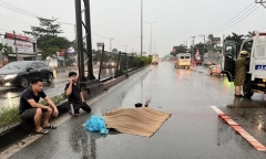 Cha và con gái tử vong thương tâm sau khi va chạm với 2 xe tải