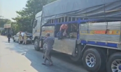 Lập biên bản tài xế chở 7 người nằm mắc võng trong thùng xe tải