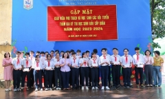 3 học sinh cùng một lớp không chuyên đạt giải Nhất học sinh giỏi vượt cấp lớp 9