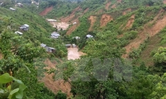 Mưa lớn gây lở đất chôn vùi hàng trăm người ở Bangladesh