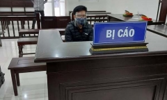 Bực mình chuyện bạn gái bị rủ đi uống rượu đêm, bị cáo xuống tay cứa cổ hàng xóm