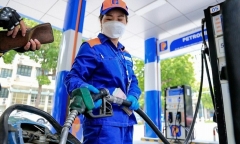 Giá xăng dầu hôm nay (7/10): Dầu thô thế giới tăng vọt