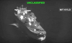 Iran lên tiếng về đòn phóng tên lửa tấn công tàu chiến Mỹ, CENTCOM tung hỏa lực đáp trả