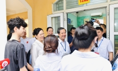 Bộ trưởng GD&ĐT động viên thí sinh, giáo viên trước Kỳ thi tốt nghiệp THPT năm 2024