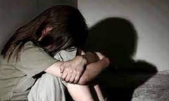 Gã cha dượng uống rượu rồi 3 lần hiếp dâm con gái riêng 12 tuổi của vợ