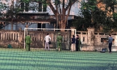 Thừa Thiên - Huế: Học sinh lớp 12 bị xà ngang cầu môn đè tử vong khi đá bóng