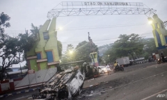 Vụ giẫm đạp tại sân vận động Indonesia: Cân nhắc không cho cổ động viên tham dự các trận bóng