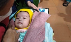 Quảng Nam: Bé trai 2 tháng tuổi, kháu khỉnh bị bỏ rơi trước tượng Quan Âm