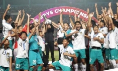 Bị chỉ trích ở buổi lễ nâng cúp giải U16 Đông Nam Á, bộ trưởng phụ trách thể thao Indonesia đổ lỗi cho AFF