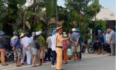 Hàn sắt phát nổ khiến 2 cha con thương vong
