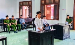 Nam sinh lớp 10 dùng dao tấn công bạn, nhận án 18 tháng tù 