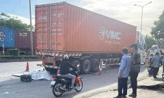 Tin tức tai nạn giao thông mới nhất ngày 14/7: Xe container tông dải phân cách