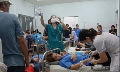 Vụ gần 100 công nhân nghi ngộ độc: Tạm ngừng hoạt động công ty cung cấp thức ăn