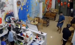 Vụ người đàn ông cầm gậy xông vào đập phá quán trà sữa ở Ninh Bình: Xác định nguyên nhân