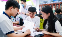 Nguyện vọng xét tuyển đại học năm 2025 tăng kỷ lục: Cần chuẩn hóa đề thi, tránh 