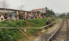 Hiện trường vụ va chạm giữa tàu hỏa và công nông tự chế, một người tử vong
