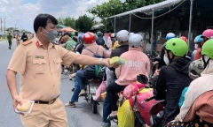 Lượng người trở về từ các tỉnh tăng nhanh, Sóc Trăng kiến nghị ngừng cho người dân về quê tự phát