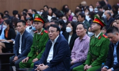Chủ tịch Tân Hoàng Minh liên tục lau nước mắt khi nghe luật sư bào chữa cho con trai