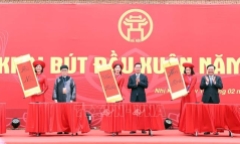 Chủ tịch nước khai bút đầu xuân tại Khu Lưu niệm Nguyễn Trãi