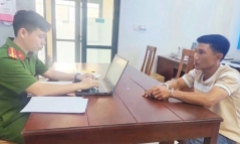Bắt Trần Hữu Phước - đối tượng vờ hỏi mua gà rán rồi cướp dây chuyền vàng của cụ bà 70 tuổi