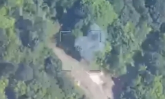 UAV Nga truy đuổi, tung đòn diệt gọn xe tăng Ukraine đang nấp trong rừng rậm
