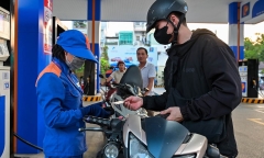 Giá xăng tăng trở lại từ 15h hôm nay (21/8)