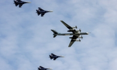 Nga xuất kích đồng loạt 10 oanh tạc cơ Tu-95MSM, dội siêu tên lửa Kh-101 
