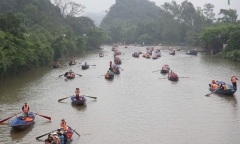Xử lý 2 lái đò bị tố  "vòi tiền " du khách ở lễ hội chùa Hương 