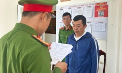 Bắt nhân viên nhà hàng dùng cồn y tế 70 độ pha rượu làm 2 du khách nước ngoài tử vong