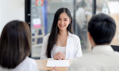 Sinh viên mới ra trường nên chọn đi làm vì đam mê hay đi làm vì tiền?
