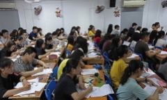 Thông tư 29 có hiệu lực: Giáo viên dạy thêm online có được phép thu tiền của học sinh không?