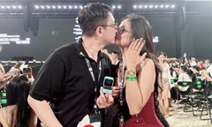 Danh tính người chồng chi 19 triệu mua vé VIP xem BIGBANG, quỳ gối cầu hôn bù cho vợ giữa sân Mỹ Đình