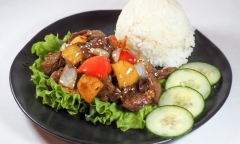 Cách làm cơm bò lúc lắc mềm tan, thơm ngon như nhà hàng