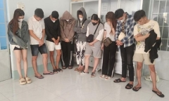 Thiếu nữ rủ nhóm bạn đến chơi rồi cùng nhau sử dụng ma túy