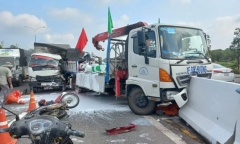 Tin tức tai nạn giao thông mới ngày 28/4: Công nhân sơn dải phân cách bị tai nạn tử vong