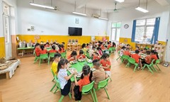 Bộ Giáo dục và Đào tạo thông tin chi tiết về điều kiện hưởng hỗ trợ tiền trông trưa, nấu ăn cho trẻ mầm non