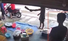 Bình Dương: Bắt nam thanh niên dùng 2 con dao đe dọa người bán tôm