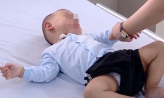 Cấp cứu kịp thời bé trai 10 tháng tuổi nguy kịch sau khi ăn cháo hầm xương