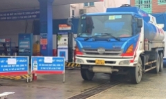 TP.HCM: Xe chở xăng được lưu thông giờ cao điểm 
