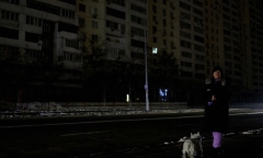 Kiev vẫn dựng cây thông Giáng sinh dù thiếu điện trầm trọng