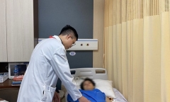 Vụ nữ bác sĩ hôn mê vì kính rơi vào người: Sức khỏe người bệnh có bước tiến triển 