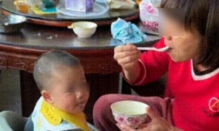 Em bé 2 tuổi mắc bệnh giang mai chỉ vì một thói quen ít ai ngờ của cha mẹ