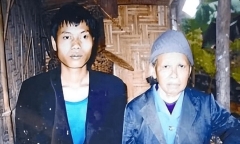 Cặp đôi đũa lệch: Chàng 24 tuổi say đắm nàng U70, hẹn kiếp sau vẫn ở bên nhau