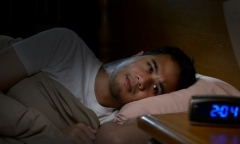 Thức khuya thường xuyên, thận có dấu hiệu bất thường nào?