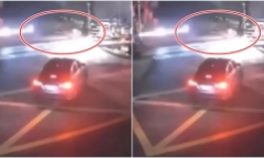 Video: Cố tình dắt xe băng qua đường ray, người phụ nữ bị đâm tử vong