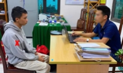 Bắt đối tượng dùng tài khoản ảo, ép học sinh dưới 16 tuổi chụp ảnh 