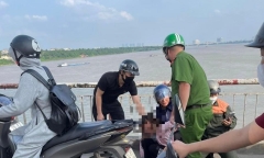 Buồn chuyện gia đình, người phụ nữ định nhảy cầu Chương Dương tự tử