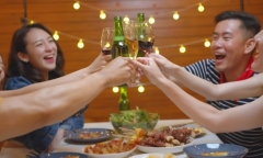Uống rượu ngày Tết thế nào để ít gây hại cho sức khỏe?