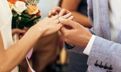 Định dùng hôn nhân để 